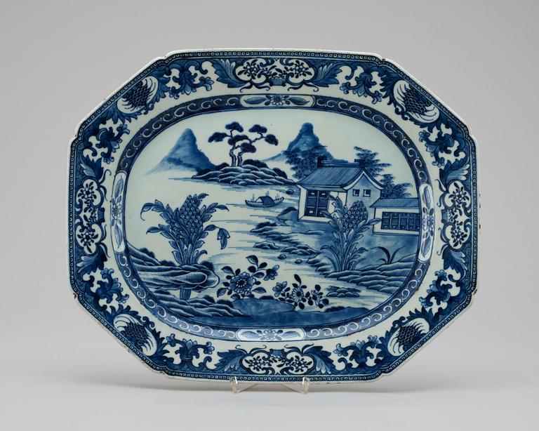 A blue and white serving dish, Qing dynasty Qianlong (1736-95).