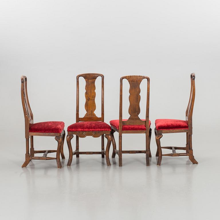 A Lat Baroque-style dining table and 8 chairs, raound 1900.