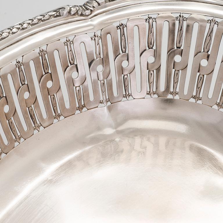 A  French silver centre-piece bowl, marked André Aucoc, Paris, around the turn of the century 1800/1900.