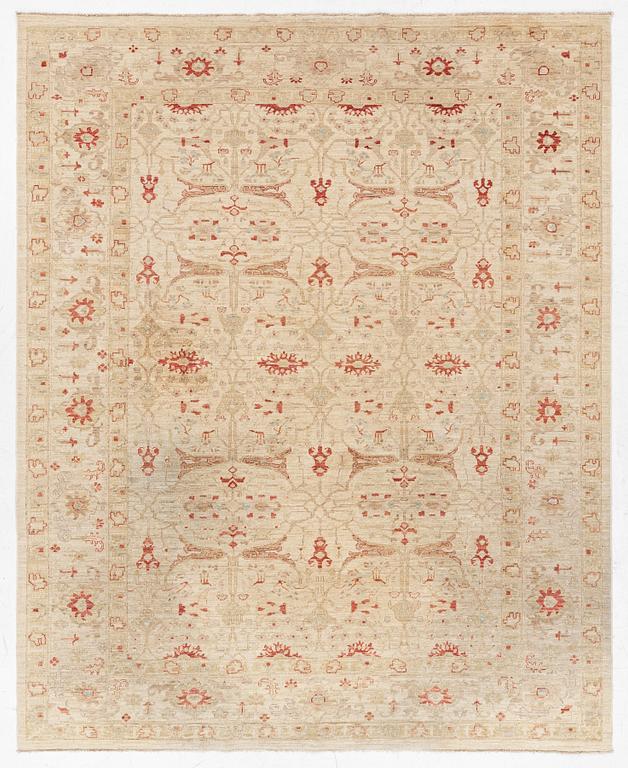 Carpet, Ziegler design, approx. 250 x 308 cm.