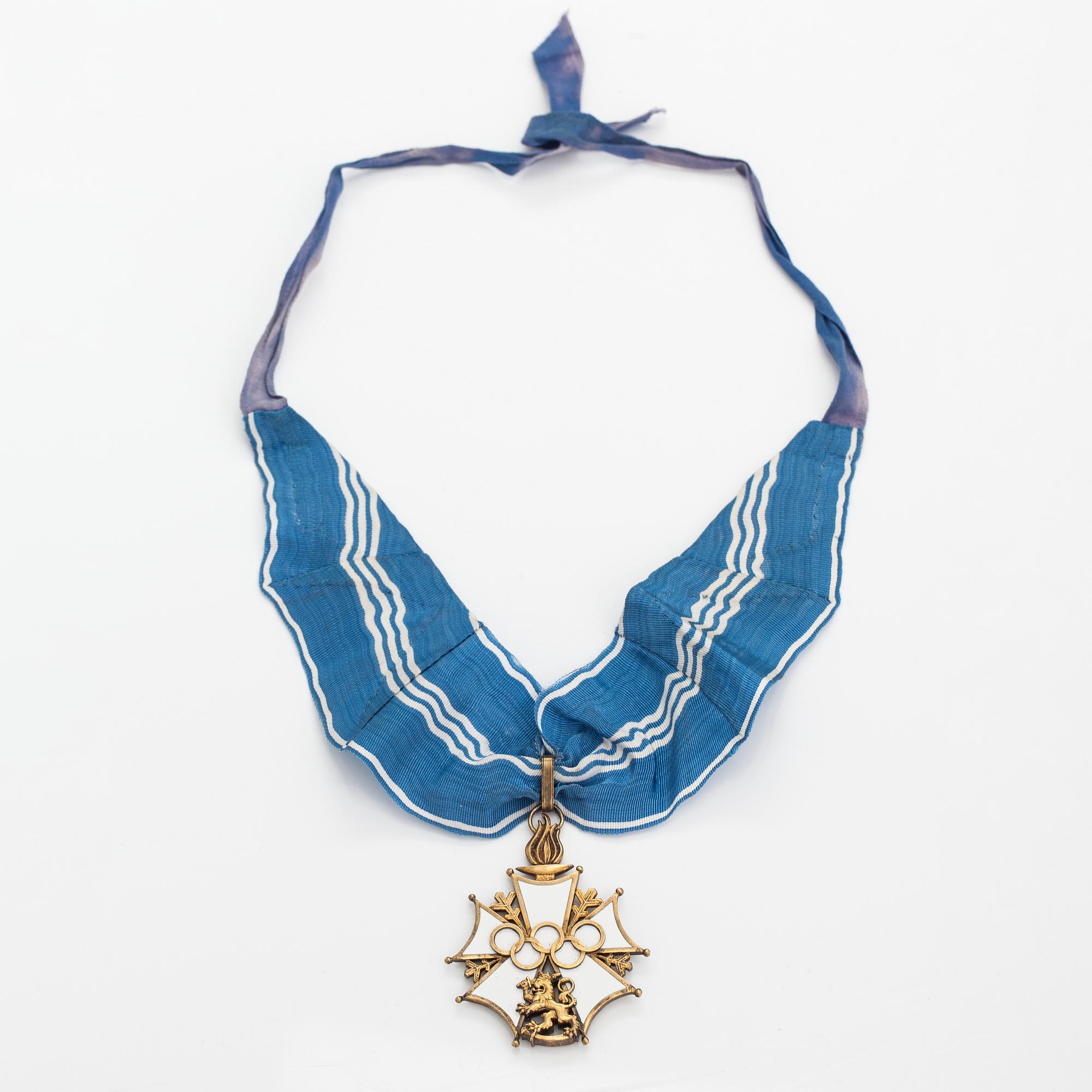 Finlands olympiska förtjänstkors, 1a klass, silver och emalj. Tillander, Helsingfors, före 1968.