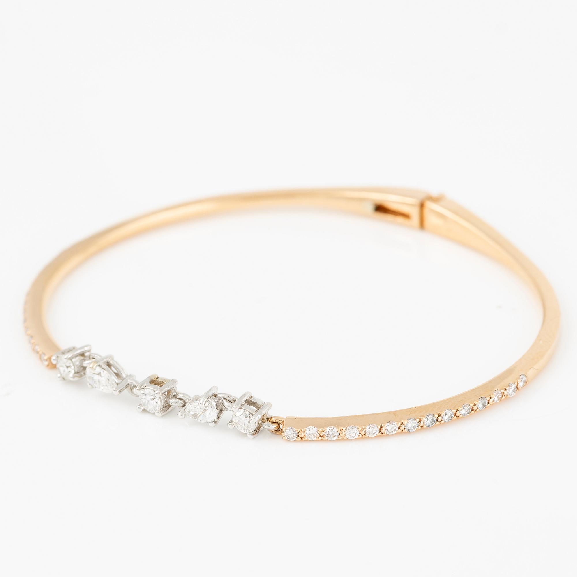 Bracelet in 18K gold with pear-shaped and brilliant-cut diamonds.