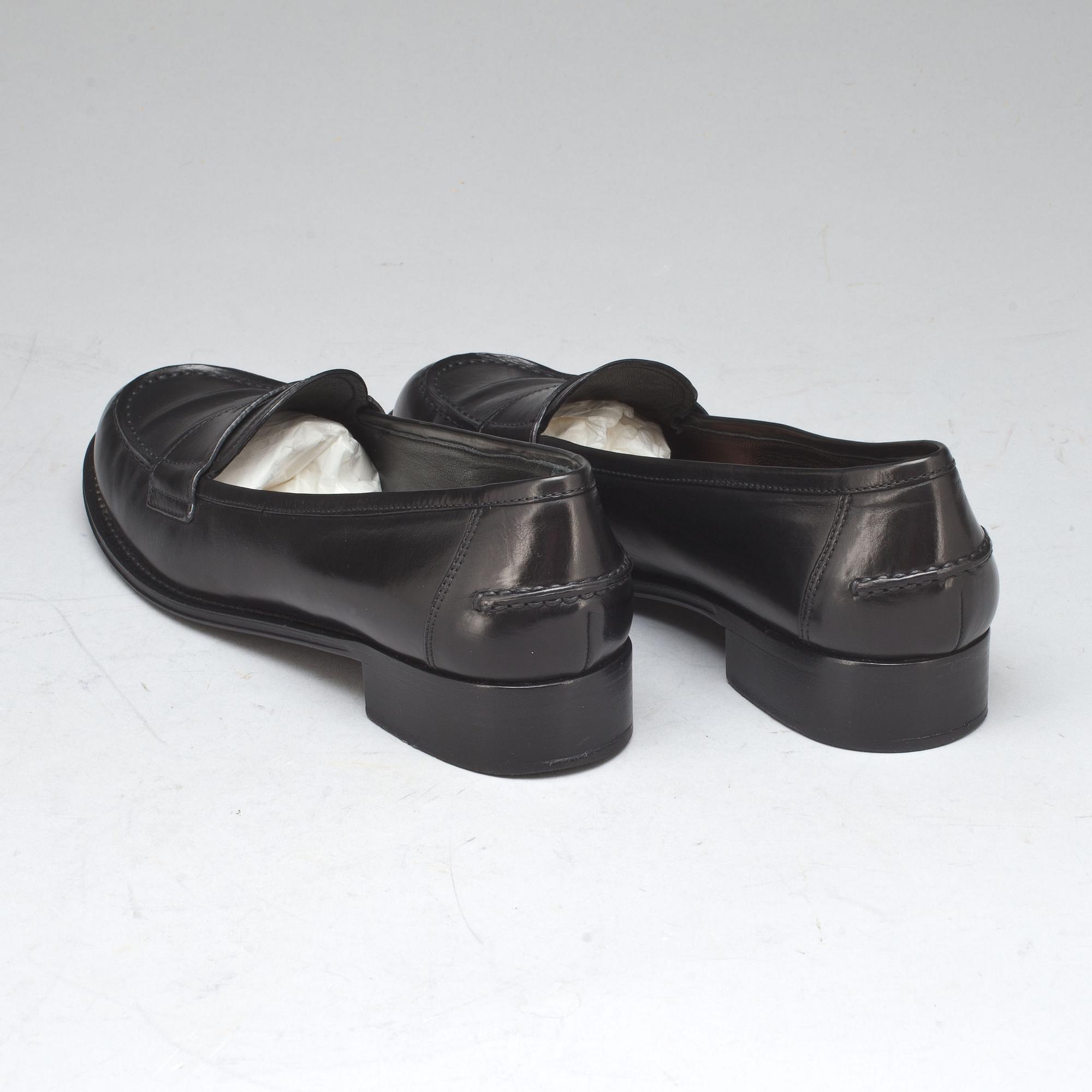 SKOR, dam, Prada, loafers.