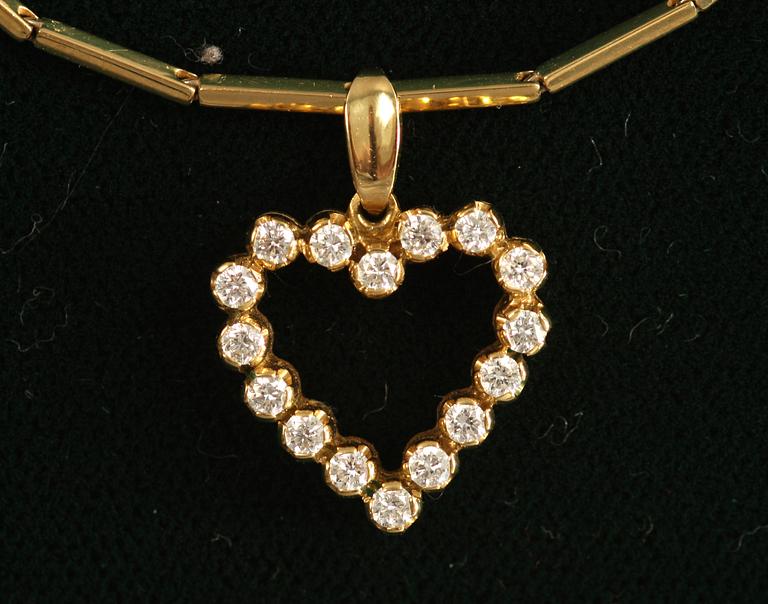 HALSBAND med HÄNGE, 18K guld, samt små diamanter tot ca 0,57ct.