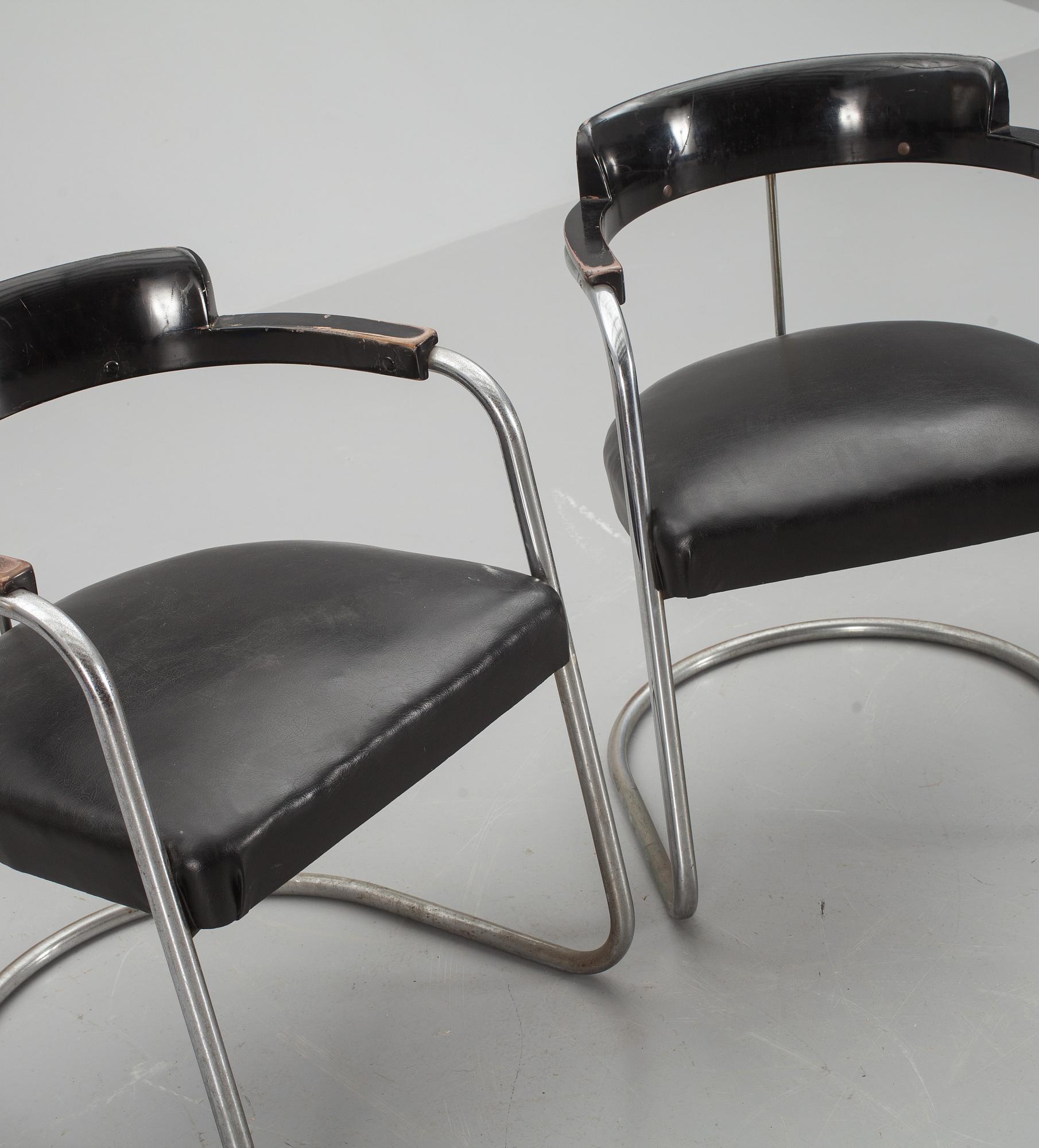 KARMSTOLAR, ett par, 1930-40-tal.