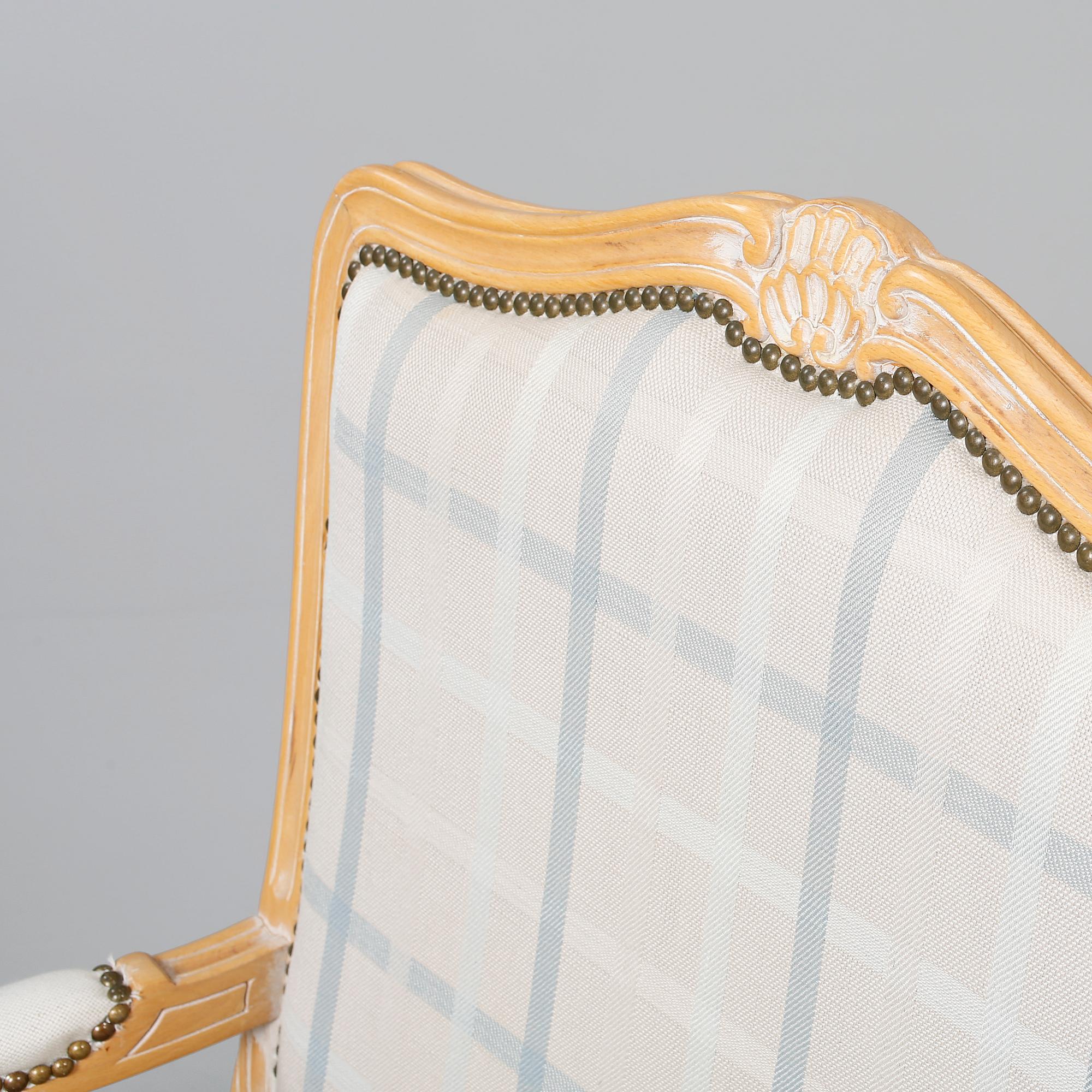 KARMSTOLAR, ett par, Louis XV-stil, 1900-talets andra hälft.