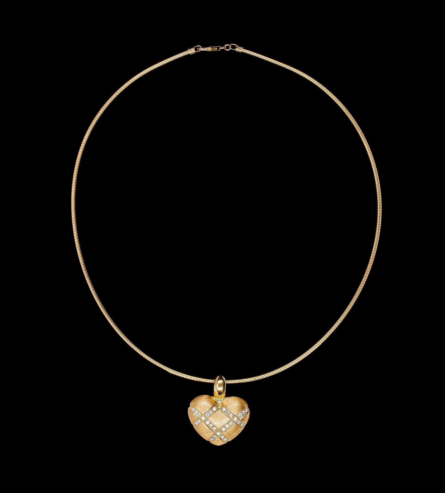 NECKLACE, heart shaped pendant with brilliant cut diamonds, tot. ap. 0.60 cts.