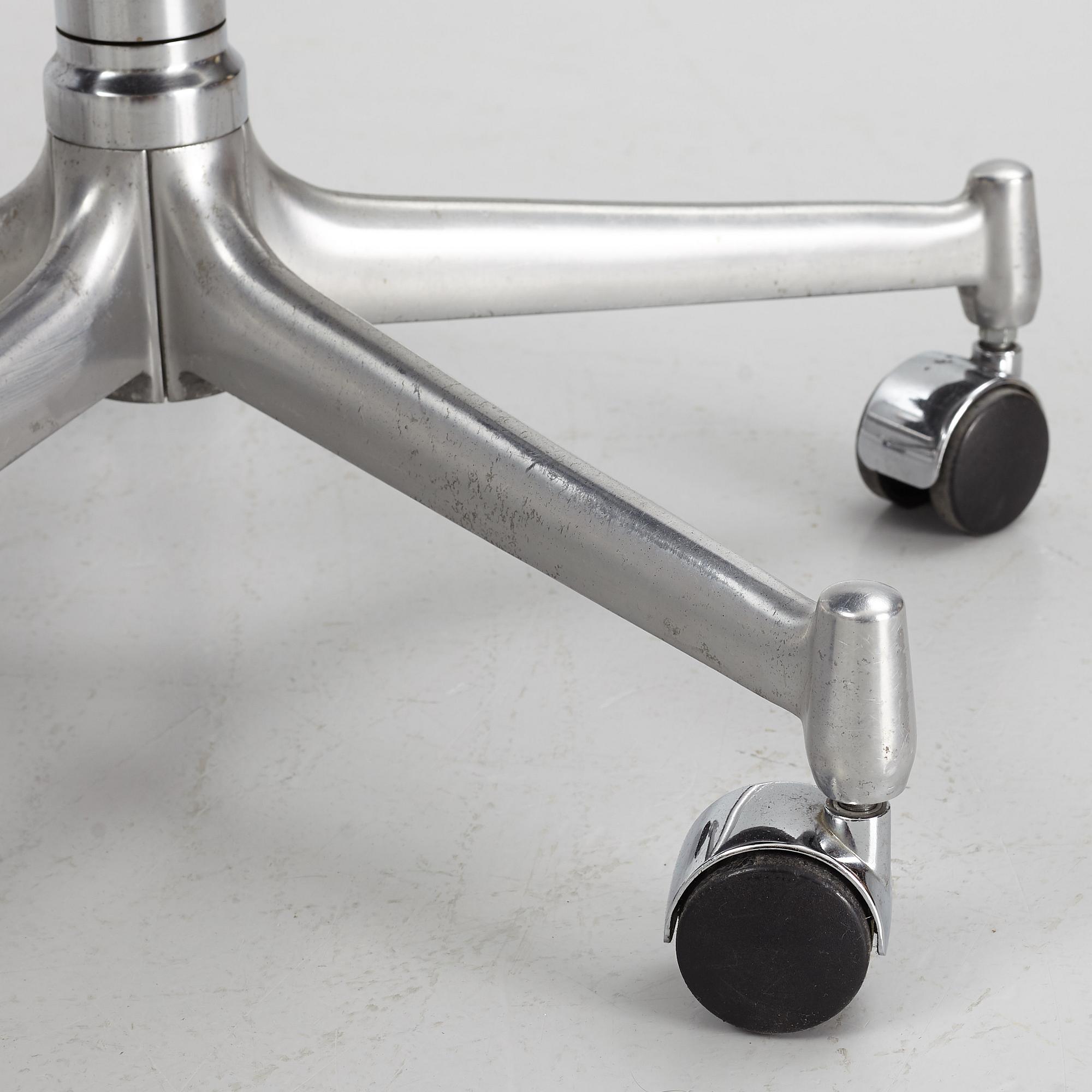 Preben Fabricius & Jørgen Kastholm, armchairs, a pair, "Tulip", Knoll International.