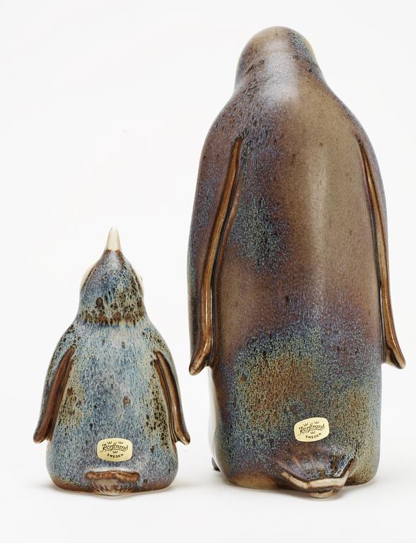 Two Gunnar Nylund stoneware figures depicting a penguin mother with child, Rörstrand.