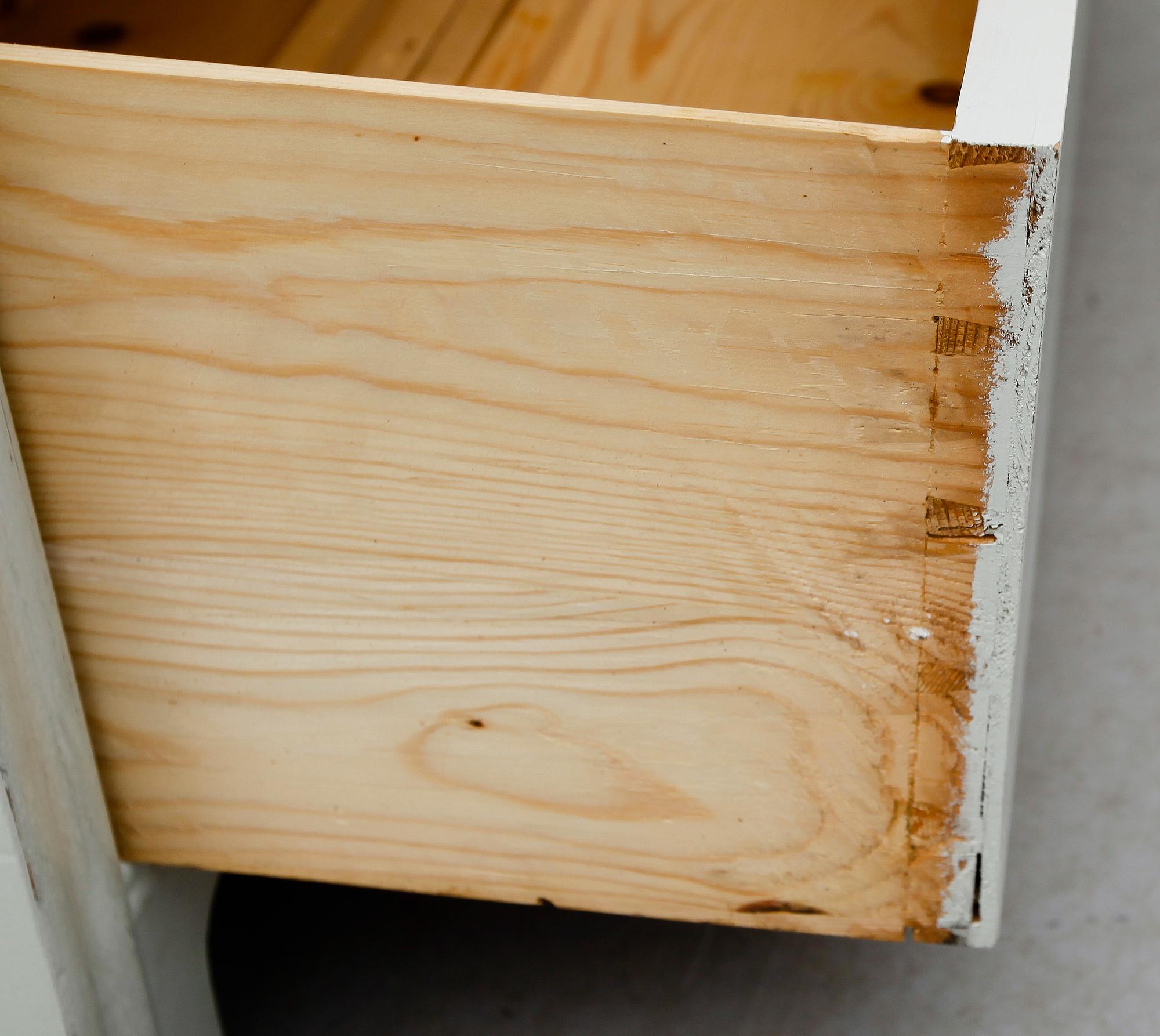 KLÄDSKÅP, omkring år 1900.