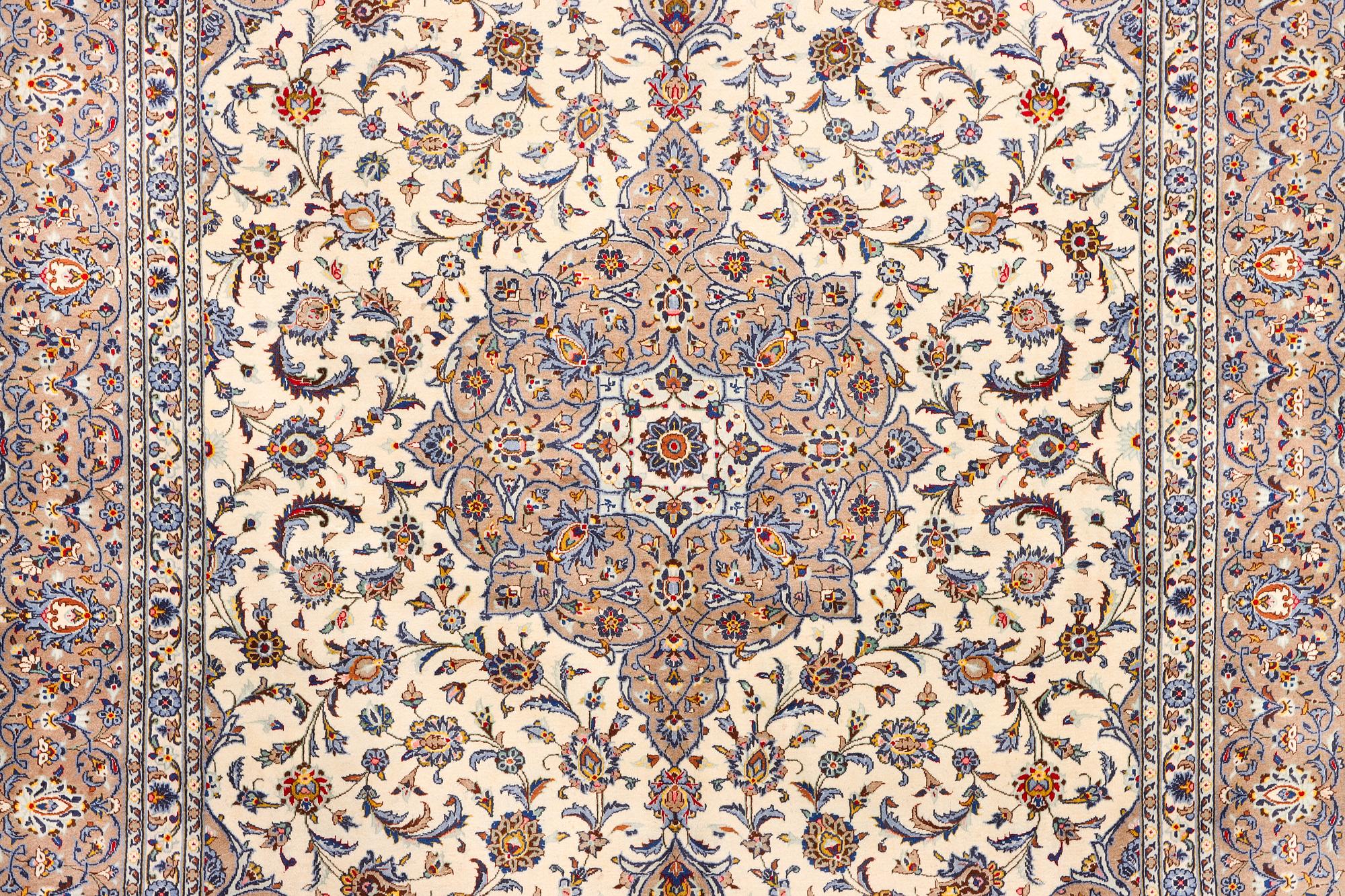 Matta, Keshan, ca 420 x 305 cm.
