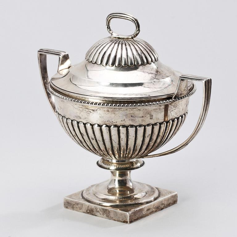 SOCKERSKÅL, silver, otydl mästarstämpel, London 1898. Vikt ca 590 gram.