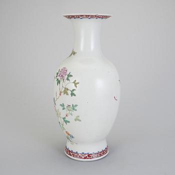 VAS, porslin, Kina, 1900-tal, fyra karaktärers märke.