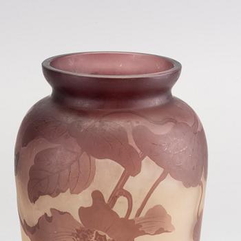 A VAL SAINT LAMBERT GLASS VASE.