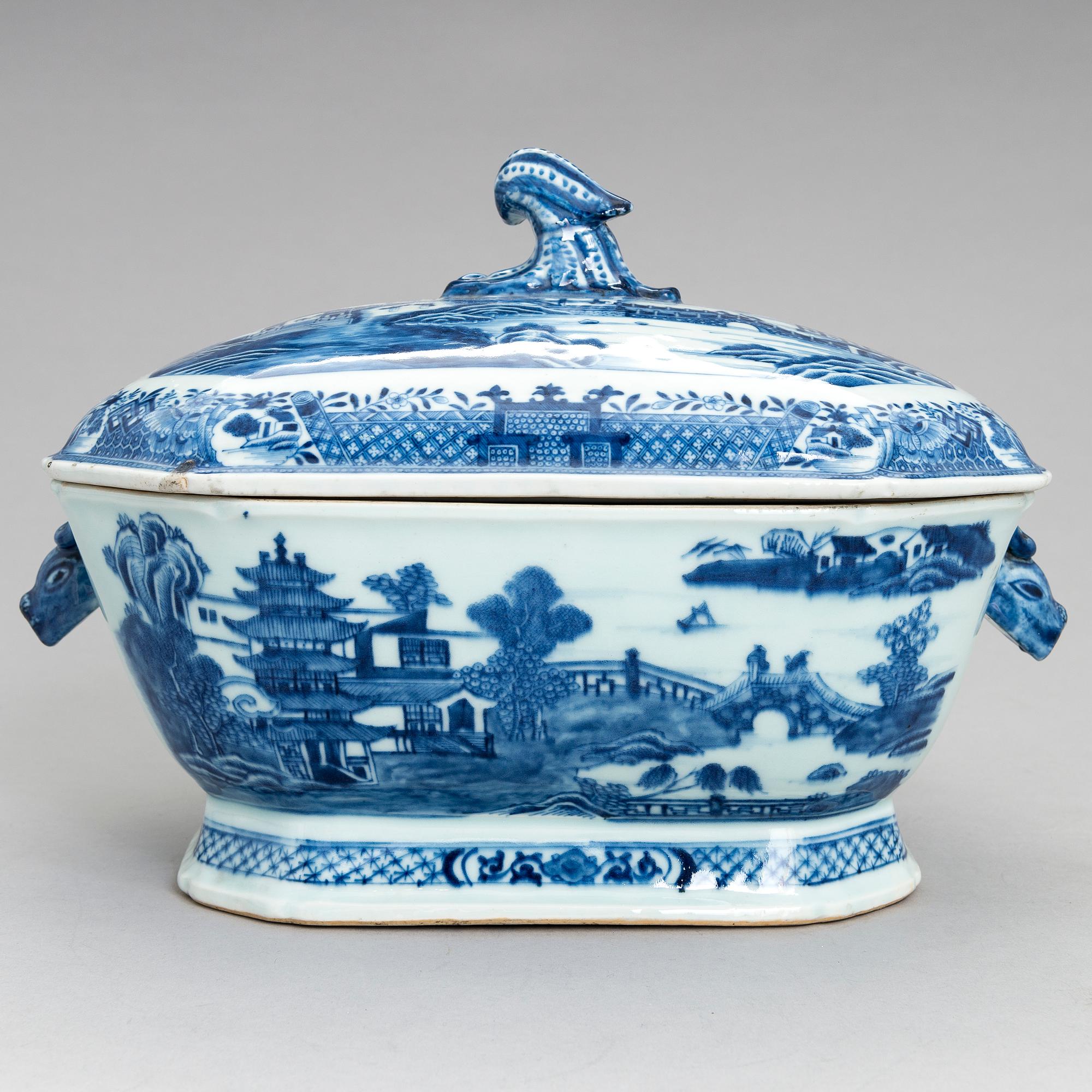 TERRIN med LOCK, kompaniporslin. Qing dynastin, Qianlong (1736-1795), Kina.