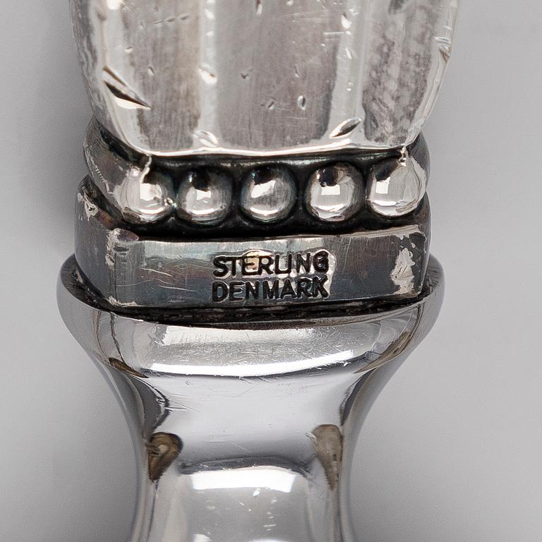 Georg Jensen, Kastikekauhoja, pari "Dronning/Acanthus", ja pullonavaaja, "Konge/Achorn" sterlinghopeaa, vuoden 1945 jälkeen.