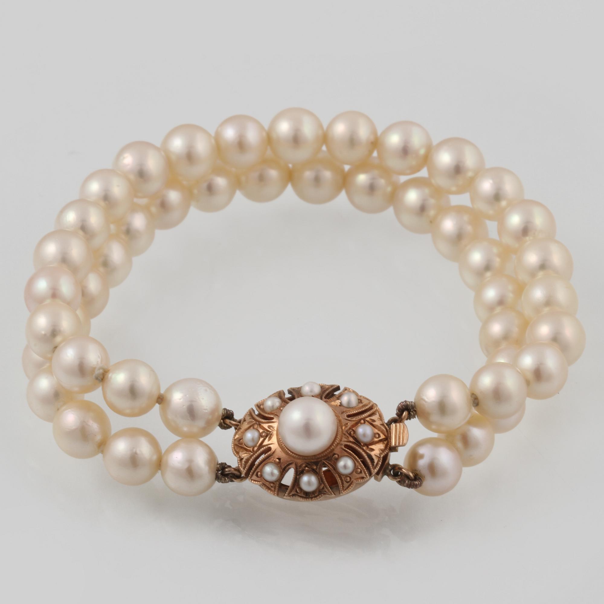 ARMBAND, odlade pärlor med lås i 14K guld.