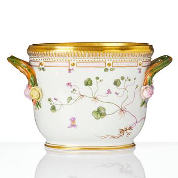 Ytterfoder/Vinkylare, porslin. 'Flora Danica', Royal Copenhagen, Danmark, 1900-tal.