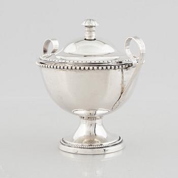 Bowl with lid, silver, maker's mark AEK and indistinct mark, 18th/19th century.