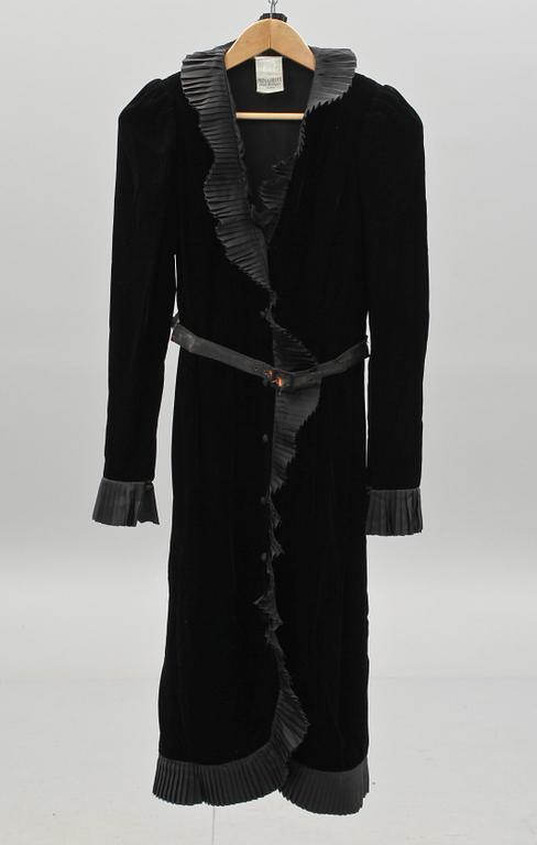 NINA RICCI, a black velvet dress.