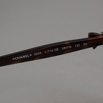 SOLGLASÖGON, Chanel.