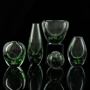 Vicke Lindstrand, five 'Sjögräs' glass items, Kosta.