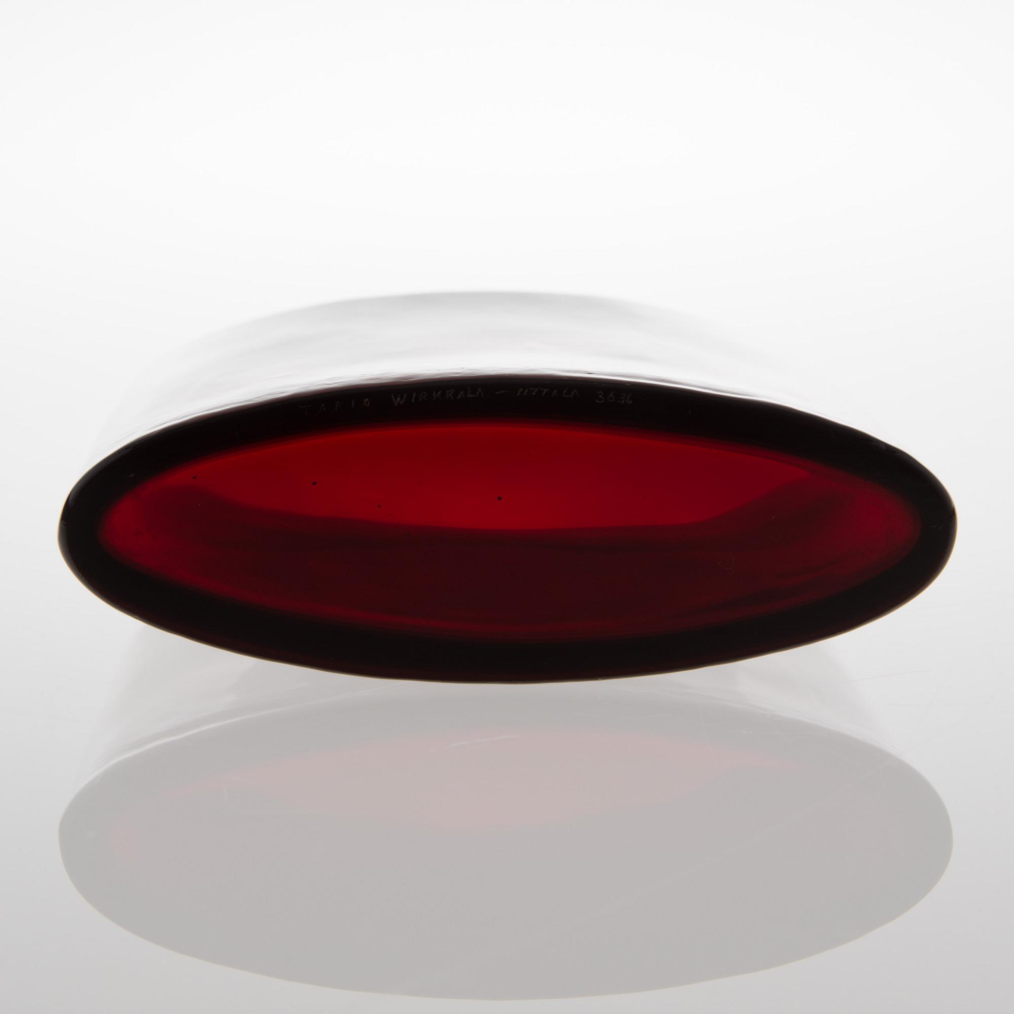 An Ovalis vase signed Tapio Wirkkala - Iittala 3036, designed in 1958.