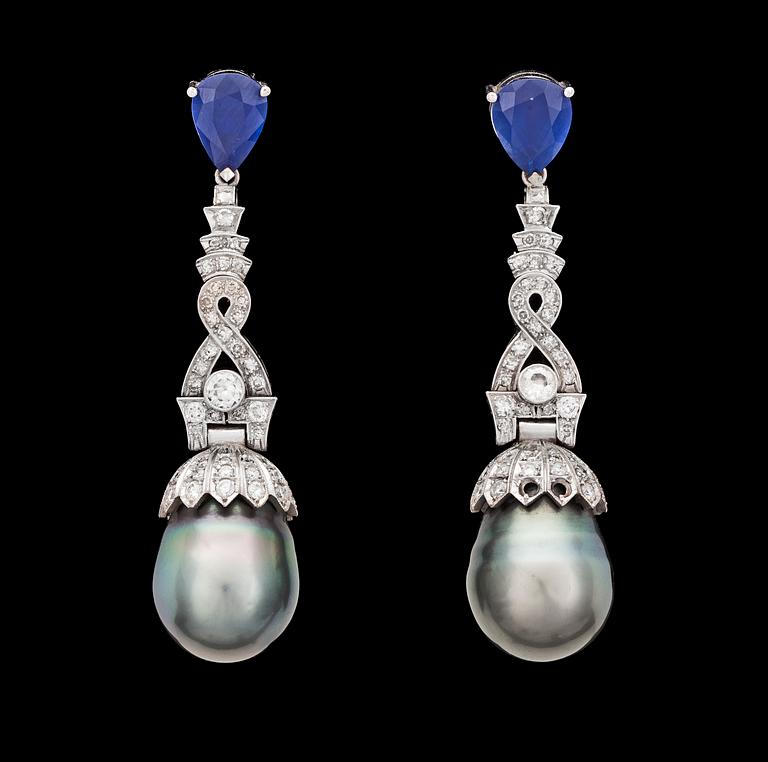 A pair of cultured Tahiti pearl, blue sapphire and diamond earrings, tot. app. 2.40 cts.