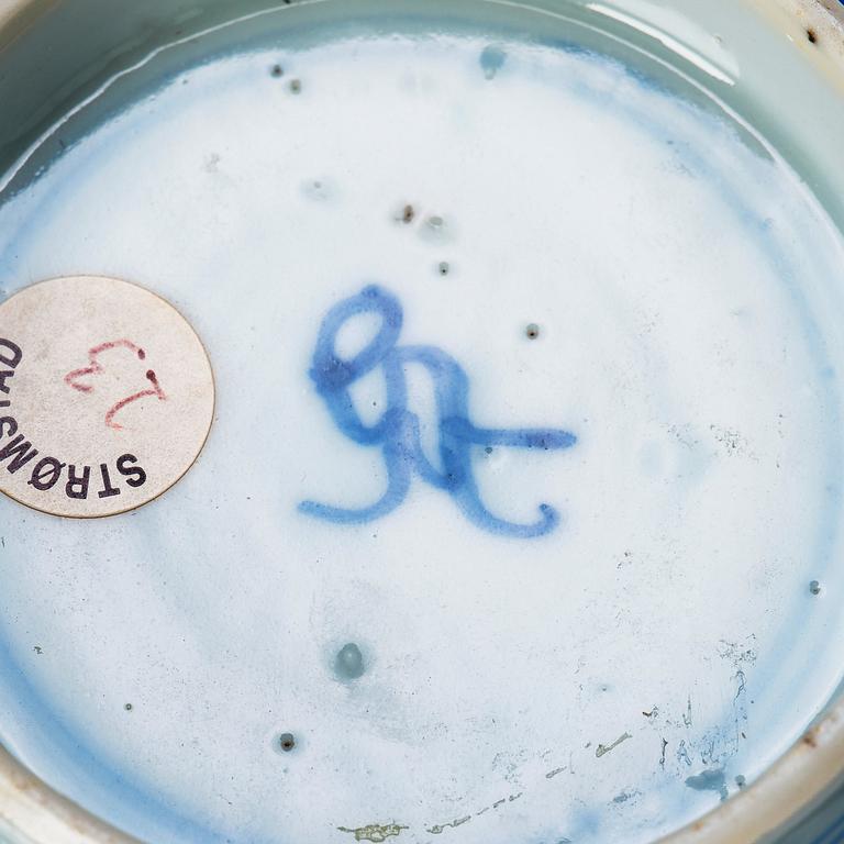 A blue and white bowl, Qing dynasty, Kangxi (1662-1722).