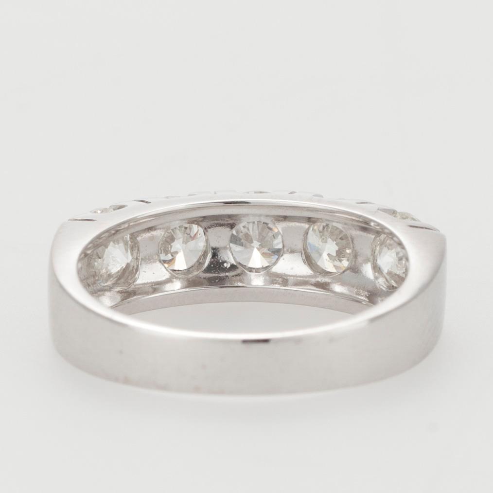 RING, vitguld 14K, 5 briljantslipade diamanter, tot. 2,00 ct,
4,8 g. Intyg 251.