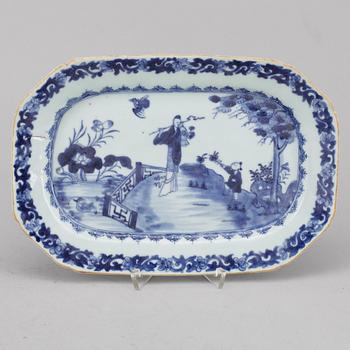 STEKFAT, 2 st, porslin, Kina, Qing dynastin Qianlong (1735-1796).