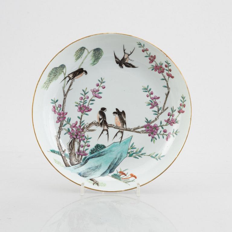 Six pieces of porcelain, China, late Qing and 20th century.