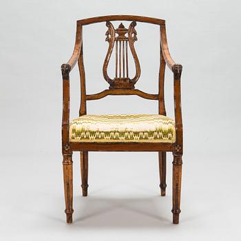 Karmstol, tillhört drottning Viktoria, Solliden, sits med broderi av Gustav V. Sannolikt Italien, 1800-tal.