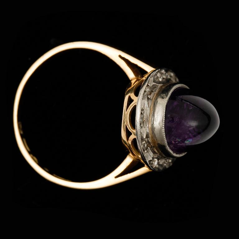 RING, guld 18K, cabochonslipad ametist, Sverige 1950. Vikt ca 3 gram.