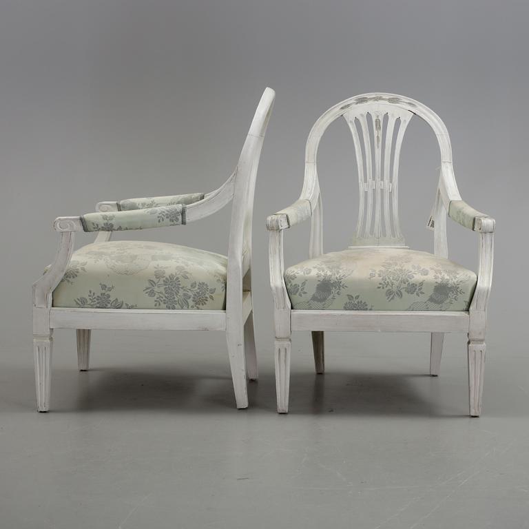 SOFFA OCH KARMFÅTÖLJER 1 par, gustaviansk stil, 1900-talets första hälft.