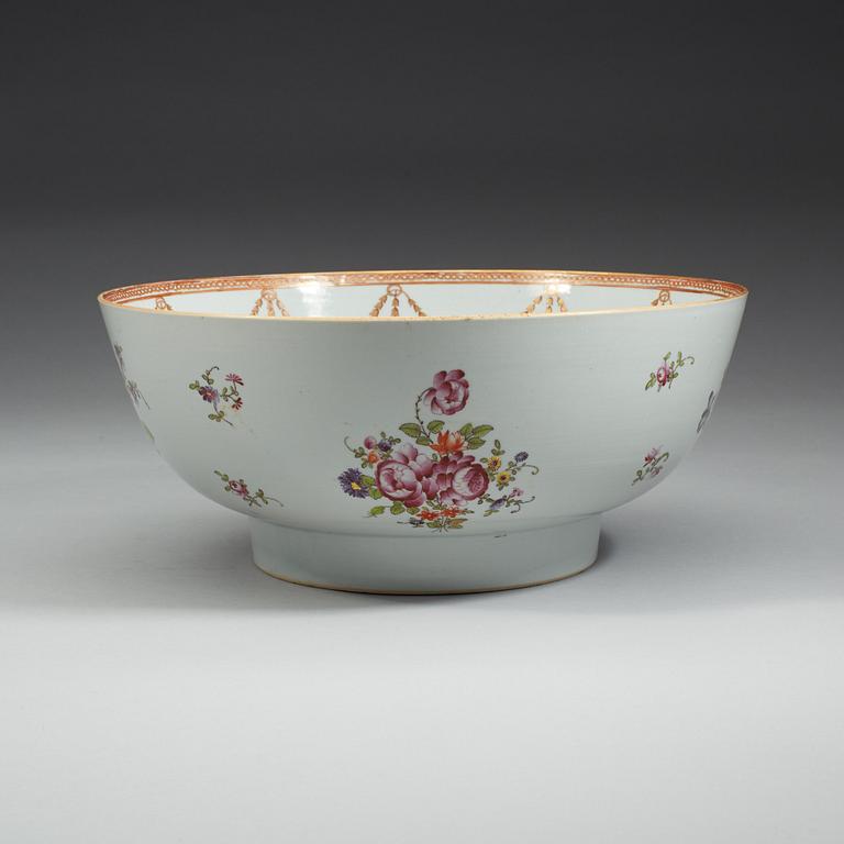 A famille rose punch bowl, Qing dynasty, Qianlong (1736-95).