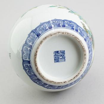 VAS, porslin, Kina, 1900-/2000-tal.