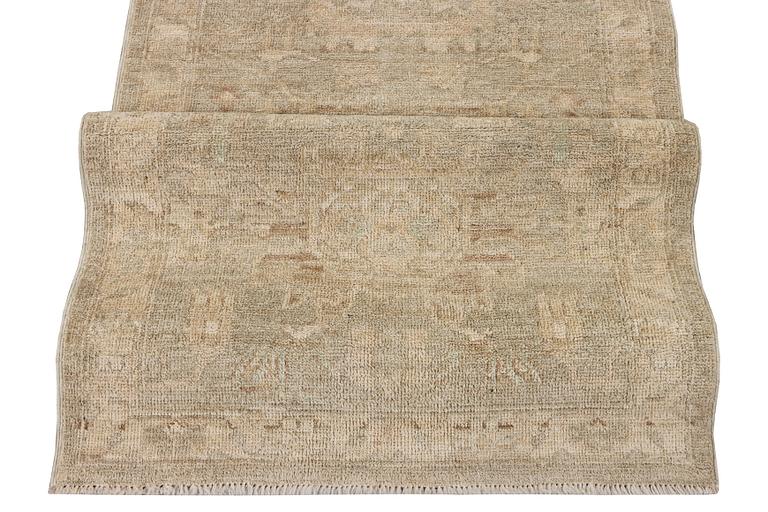 An Ushak runnercarpet, c. 295 x 87 cm.