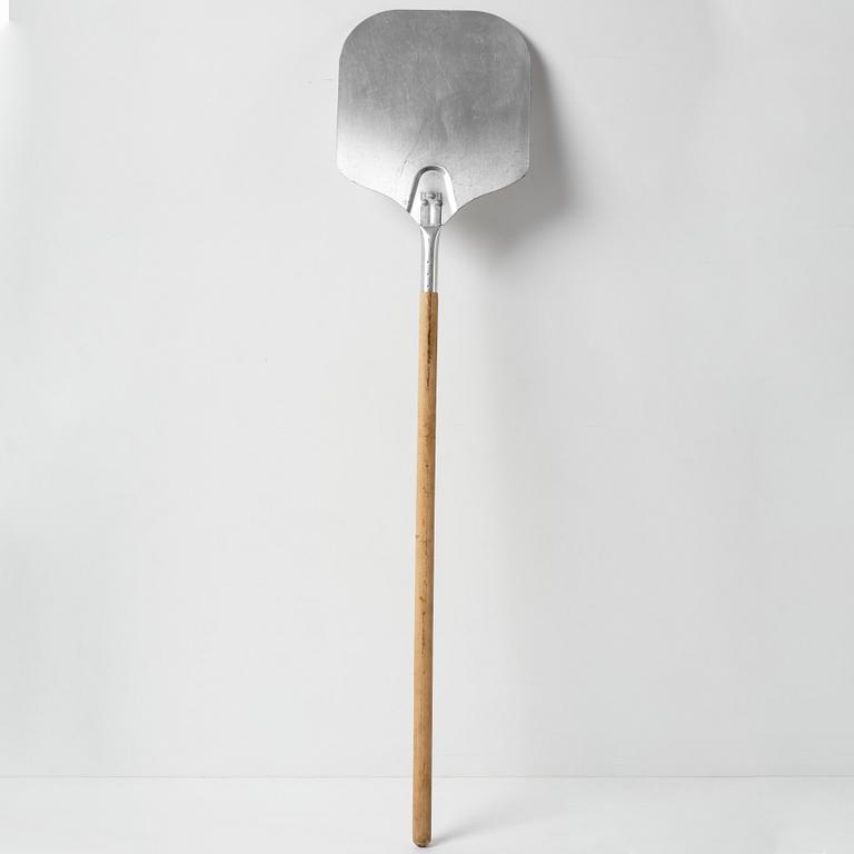 Darren Bader, "To have and to hold, Object Z1 Untitled (pizza shovel)".