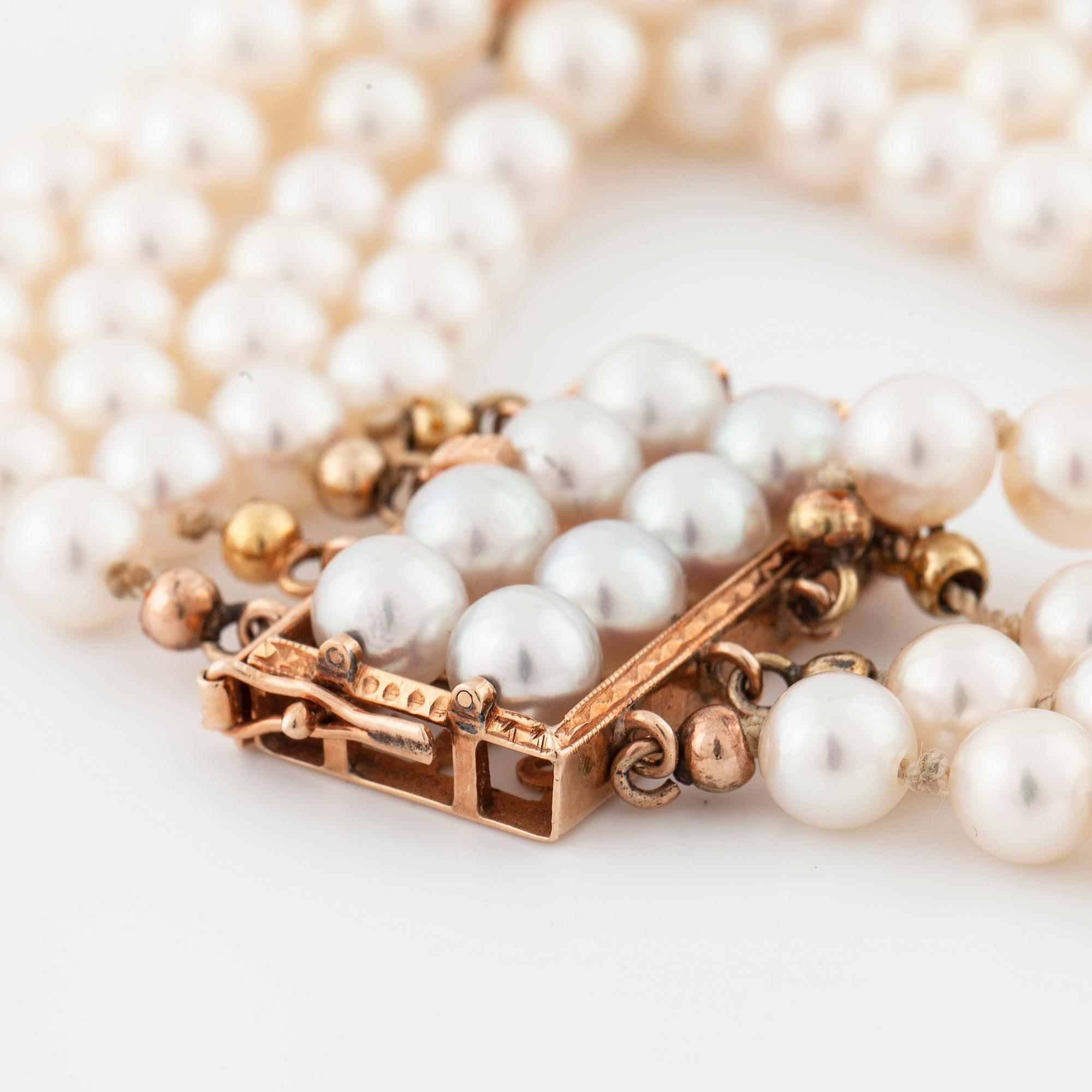 A cultured pearl bracelet.