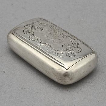DOSA, silver, bär imporstämplar, 1900-talets första kvartal. Vikt 50g.