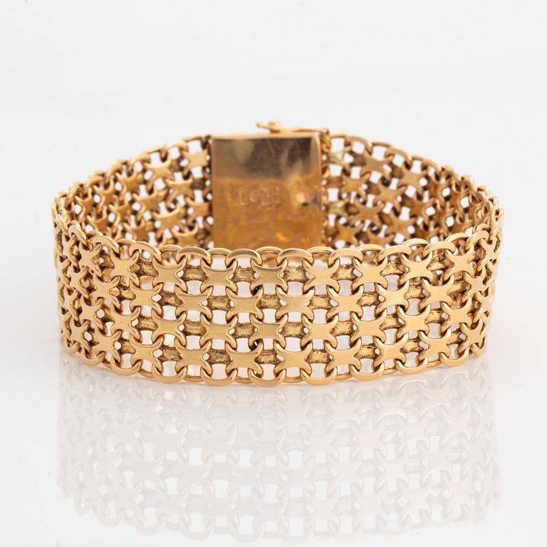 18K gold bracelet.