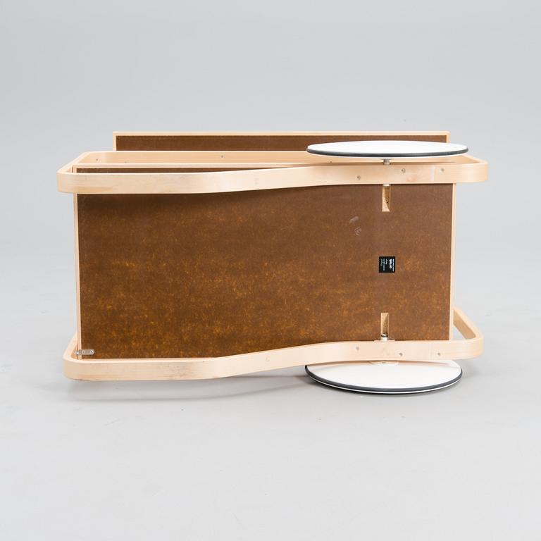 ALVAR AALTO, serveringsvagn, modell 901, för Artek, 2000-tal.