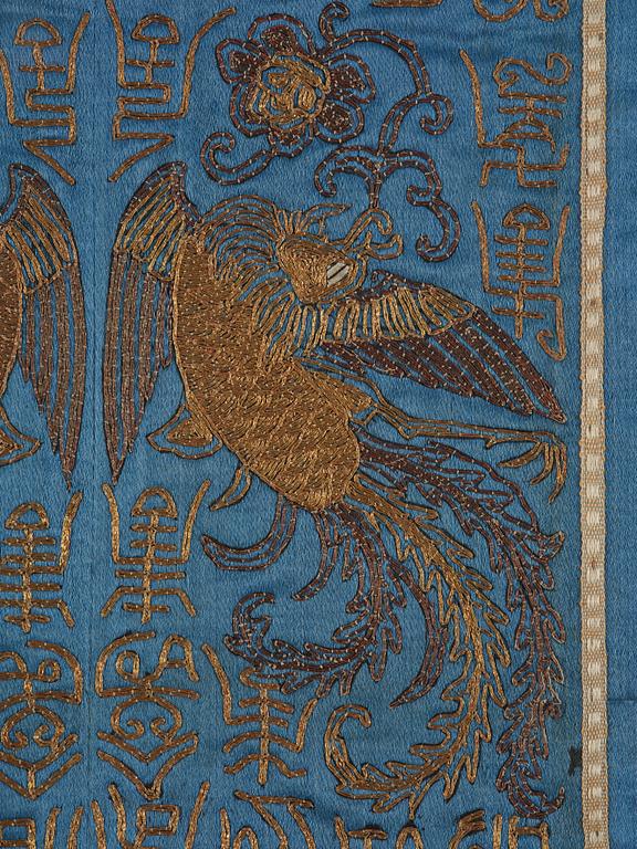 A silk emboridery of dragons, phoenix and shou characters, Qing dynasty, 19th century.