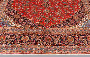 A carpet, Kashan, ca 410 x 287 cm.
