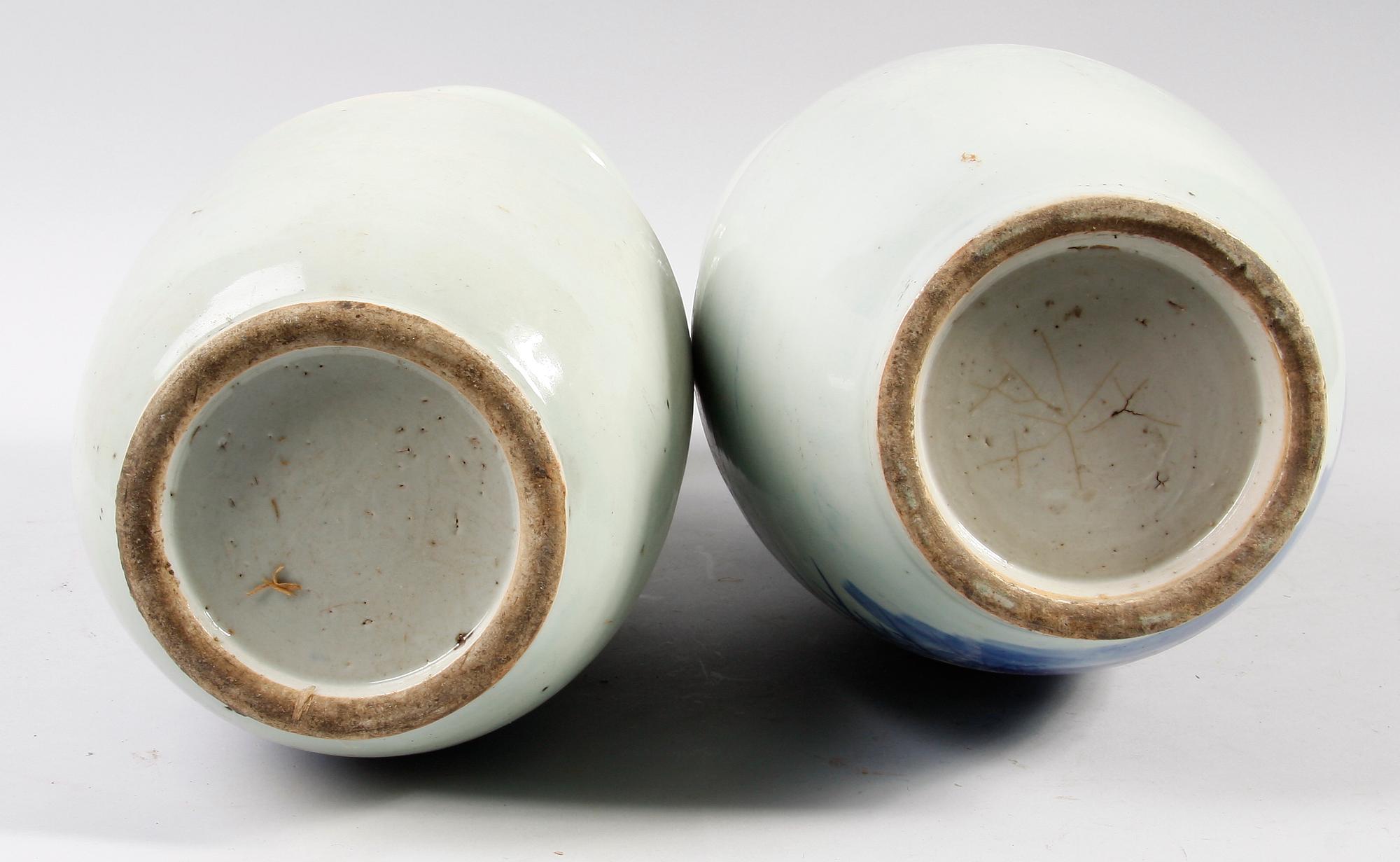 GOLVVASER, porslin, 2 st, Kina, 1900-tal.