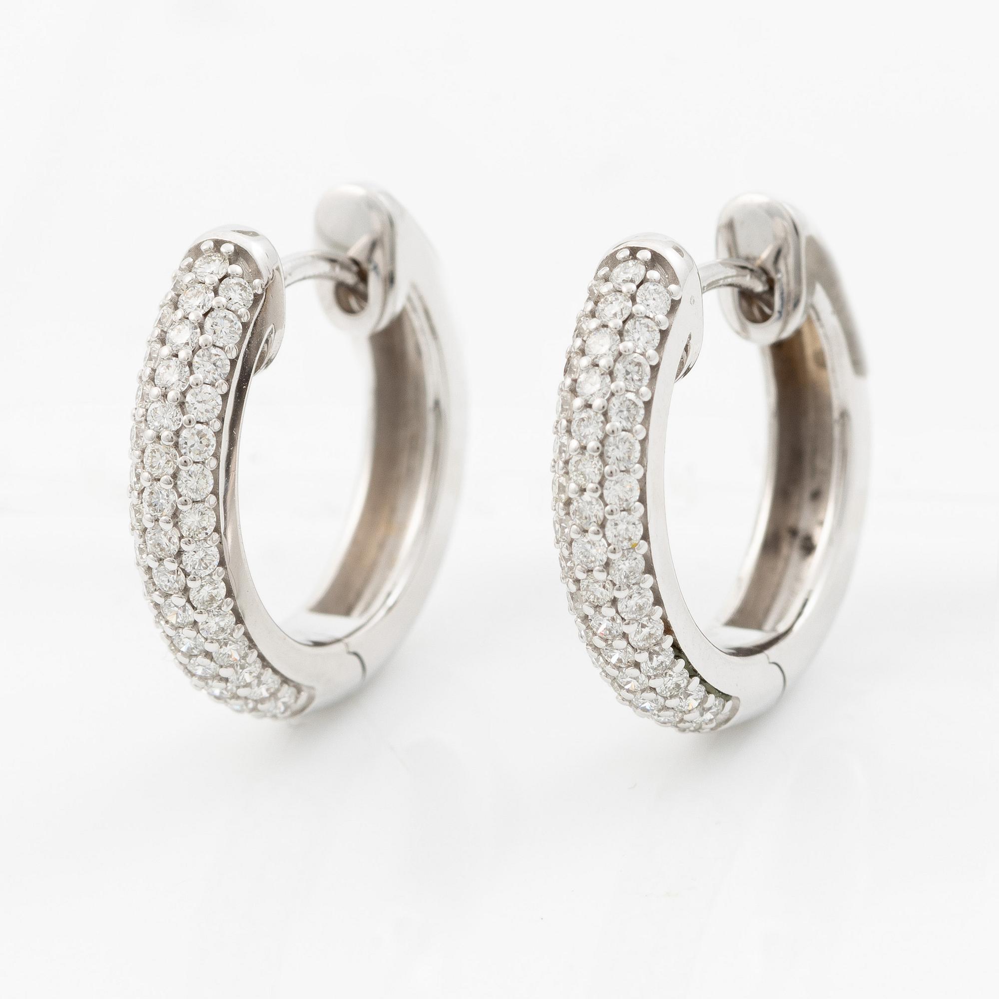 Hoop earrings 18K white gold with brilliant-cut diamonds.
