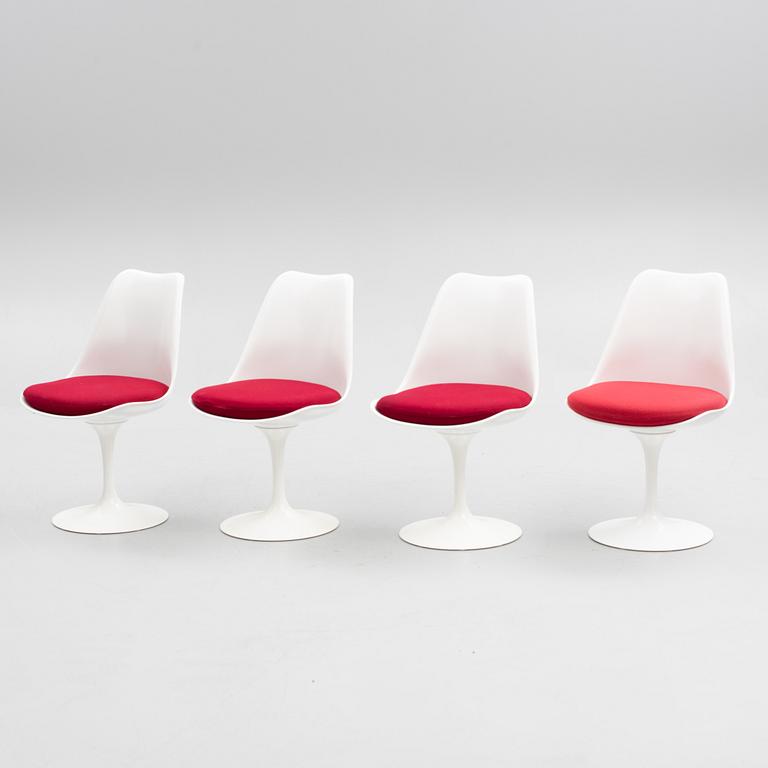 Eero Saarinen, A set of 4 "Tulip" chairs, Knoll Studio, second half of the 20th century.