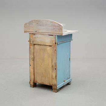 KOMMOD. 1900-tal.
