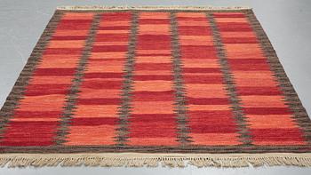 Berit Koenig, a carpet, "Viggen, röd", flat weave, ca 200 x 171,5-175 cm, signed BK SH.